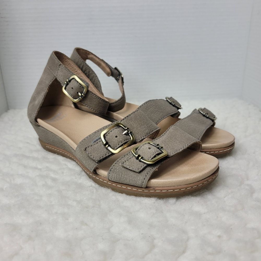 Dansko Astrid Womens Size 8.5 Open Toe Tan Textured Nubuck LeatherStrappy